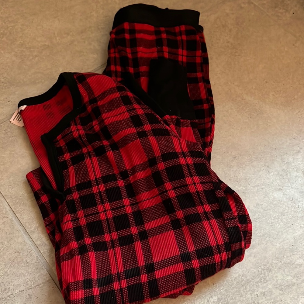 Victoria’s Secret Long Sleeve Plaid Pajamas
